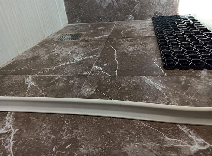 AquaStop, un sigiliu de podea din silicon care previne intrarea apei - Image 9