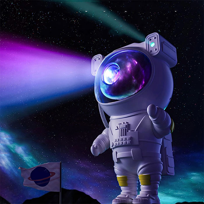 O lampă LED proiectează aspectul spațiului și al prafului galactic pe perete sau tavan!