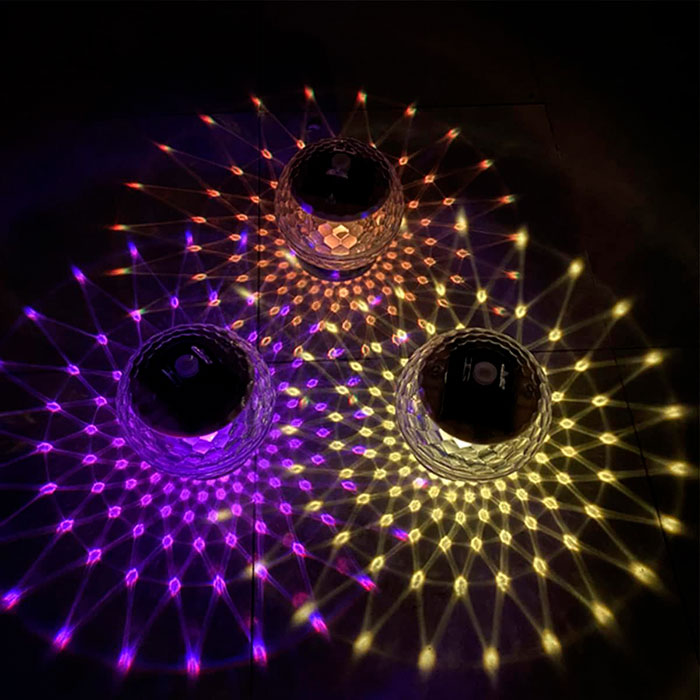 O lampă solară este decorul perfect pentru grădina, piscina, terasa sau iazul tău!