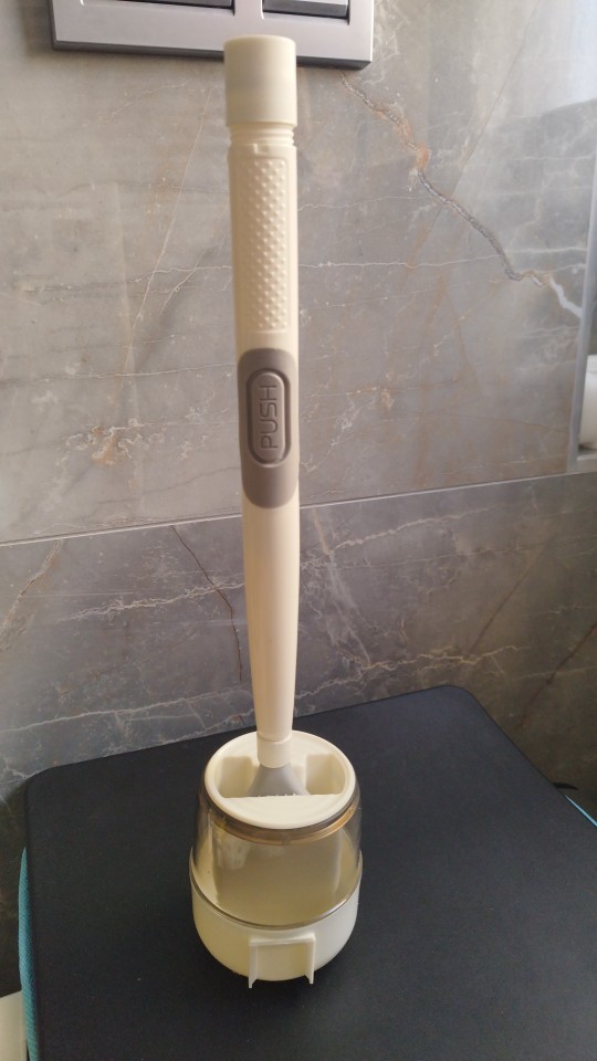 BestBrush, peria de toaletă revoluționară cu un buton pentru dozarea detergentului - Image 9