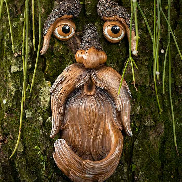 BirdFeeder, o decorațiune de copac în forma unei fețe care este și un hrănitor pentru păsări - Image 3
