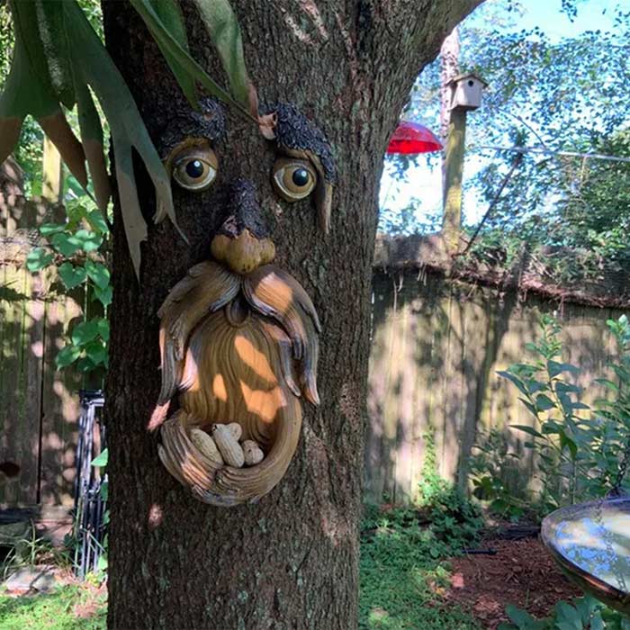 BirdFeeder, o decorațiune de copac în forma unei fețe care este și un hrănitor pentru păsări - Image 6