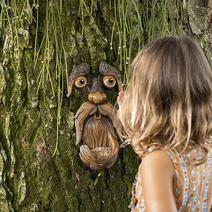 BirdFeeder, o decorațiune de copac în forma unei fețe care este și un hrănitor pentru păsări - Image 7
