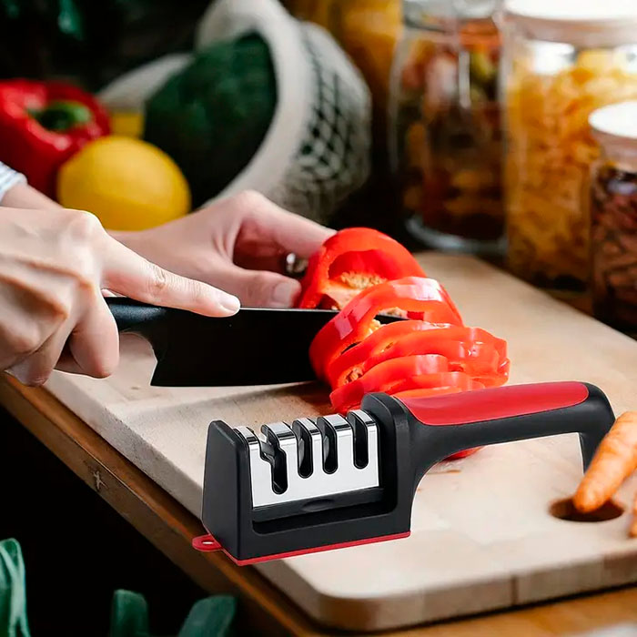 Ocupă un spațiu minim și se potrivește perfect în orice bucătărie datorită designului său portabil!