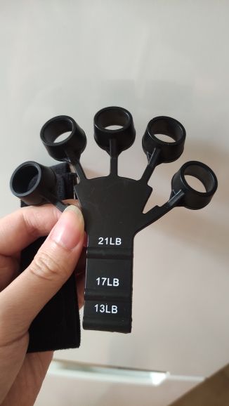 FingerStrengthener, un ajutor pentru întinderea și întărirea degetelor și încheieturilor mâinii - Image 10