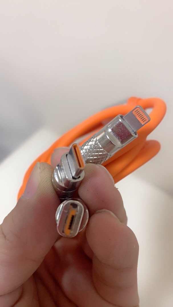 <ul><li>FlexCharger, încărcător 3 în 1                                                                                                                                                                                        </li></ul> - Image 8