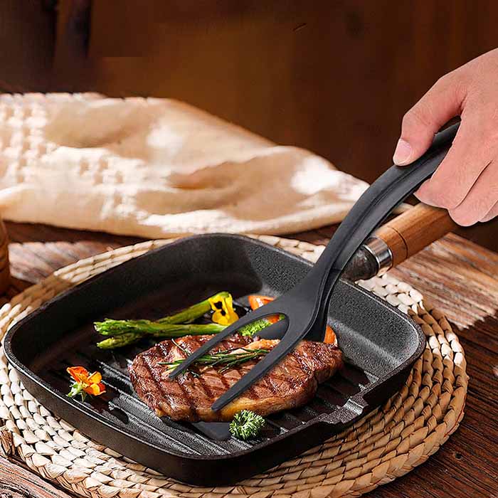 O spatulă de bucătărie și un clește într-unul singur!