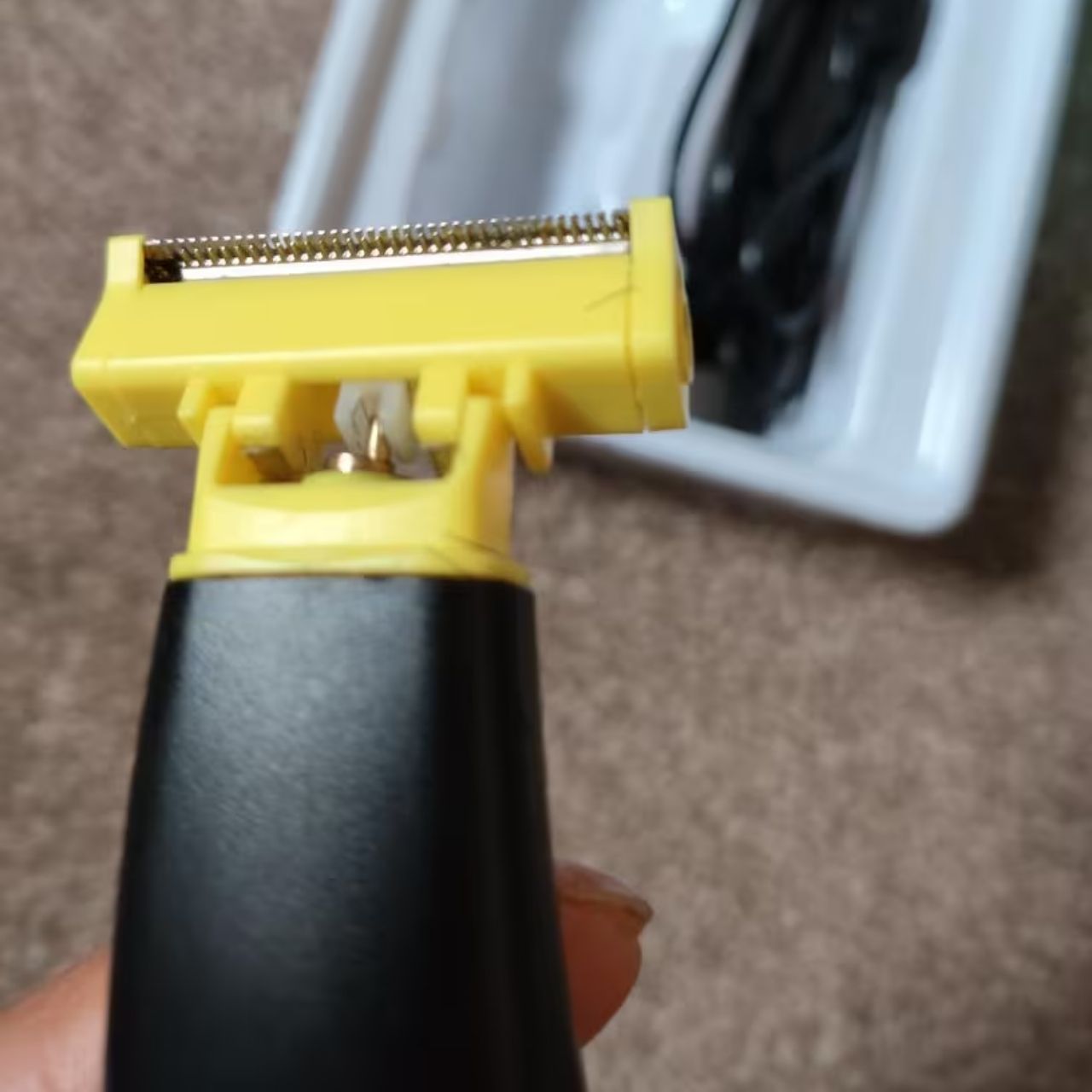 FullBodyShaver, aparat de ras electric pentru barbă și corp - Image 9