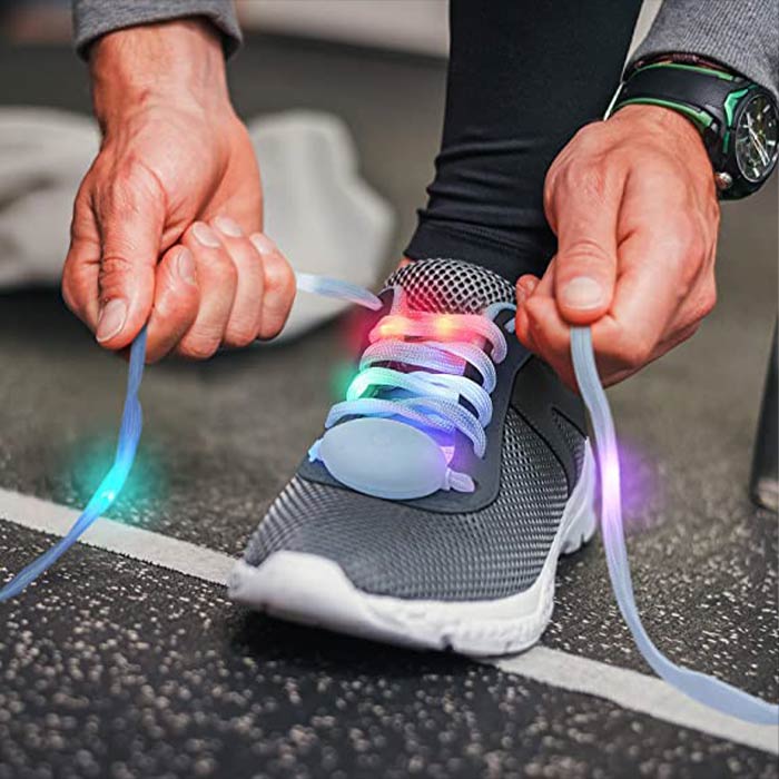 Șireturile cu lumini sunt potrivite pentru diferite tipuri de încălțăminte - pantofi sport, adidași, patine etc.