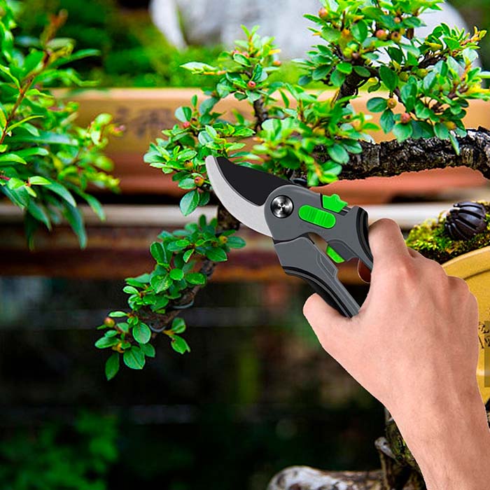 Maner ergonomic foarte confortabil pentru tăiere și curățare ușoară.