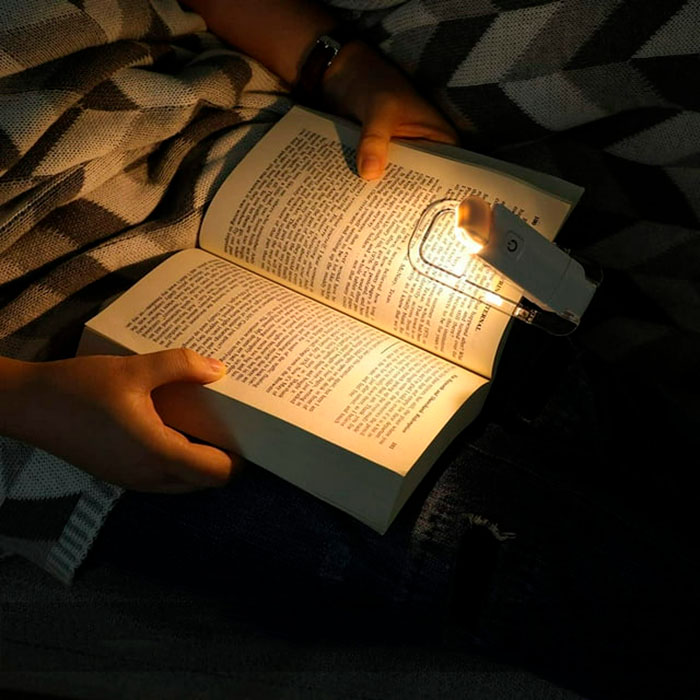 ReadLed, o mini lampă LED care poate fi montată pe o carte - Image 3