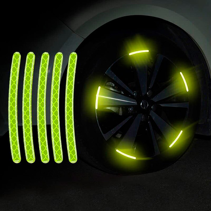 Autocolantele reflectorizante vă vor lumina jantele în timpul mersului - mai ales seara și noaptea!