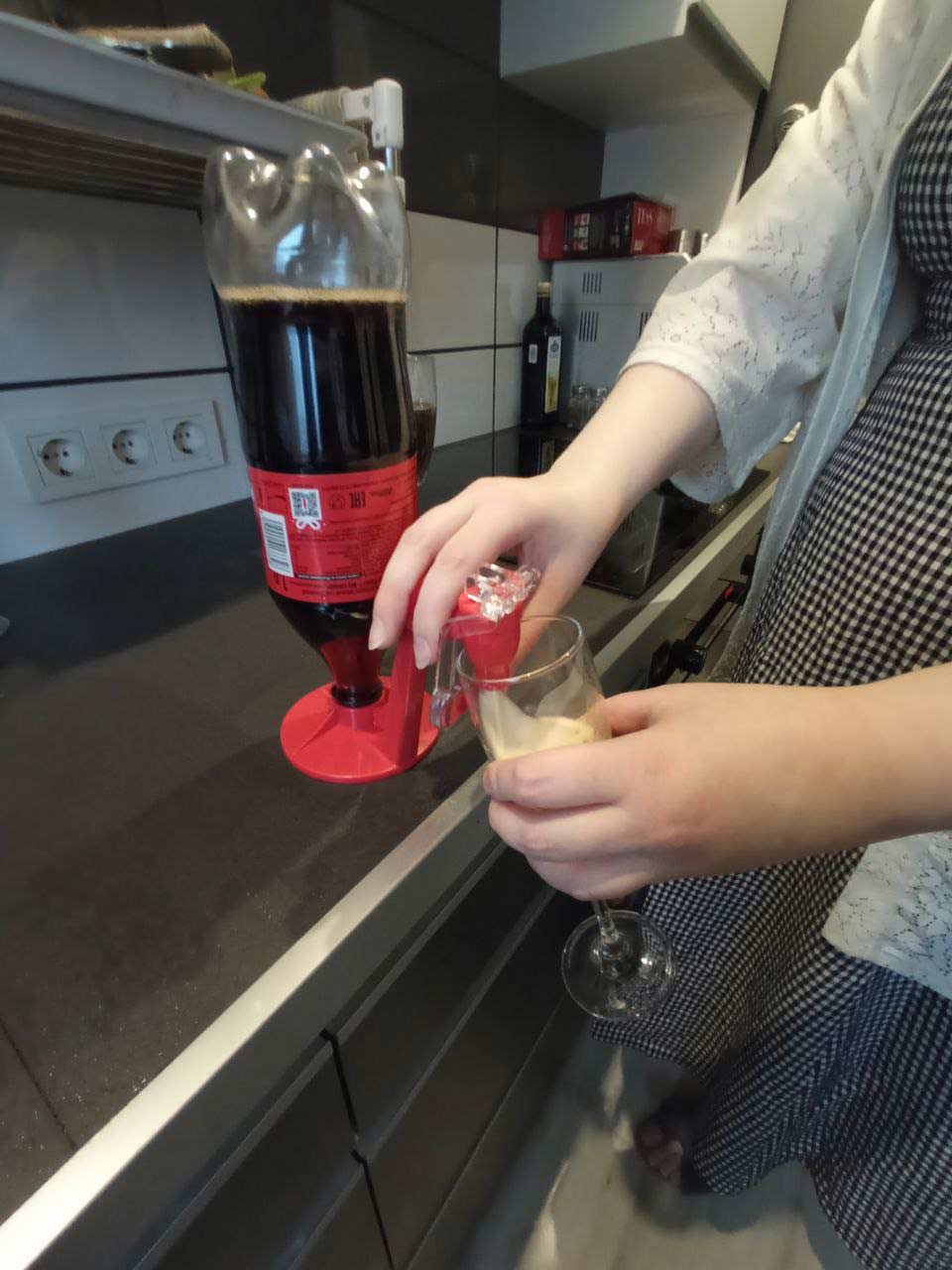 SodaTap, atașament pentru turnarea unei băuturi - Image 4