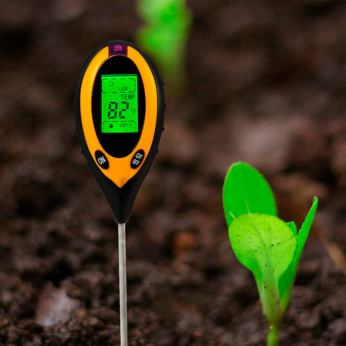 4 funcții într-un singur dispozitiv – testerul pentru sol măsoară umiditatea, temperatura, pH-ul solului și intensitatea luminii solare!