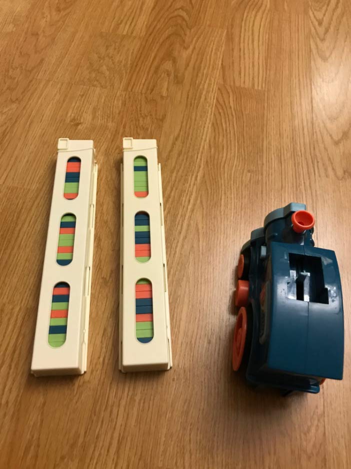 TrainDomino, un trenuleț care aranjează piese de domino - Image 2