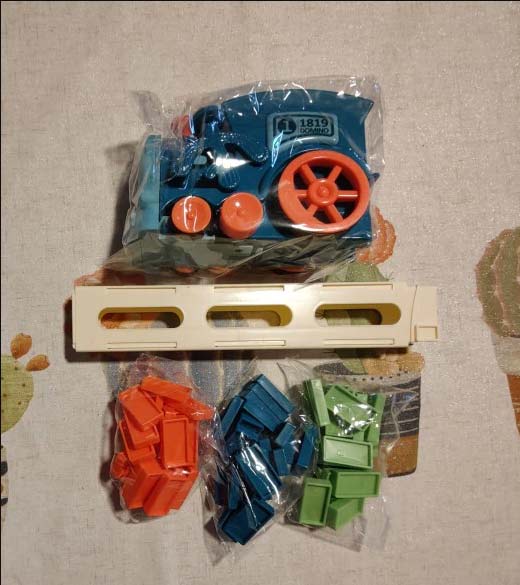 TrainDomino, un trenuleț care aranjează piese de domino - Image 4