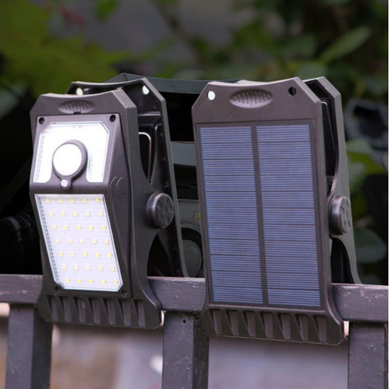 DeckClip, Lampa Solar pentru Grădină cu Clips și Senzor de Mișcare - Image 1